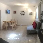 Apartament Mar 13 *